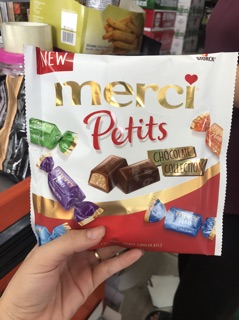 [Sale]Combo 2 gói socola Merci petits màu nâu date 1-4-2023