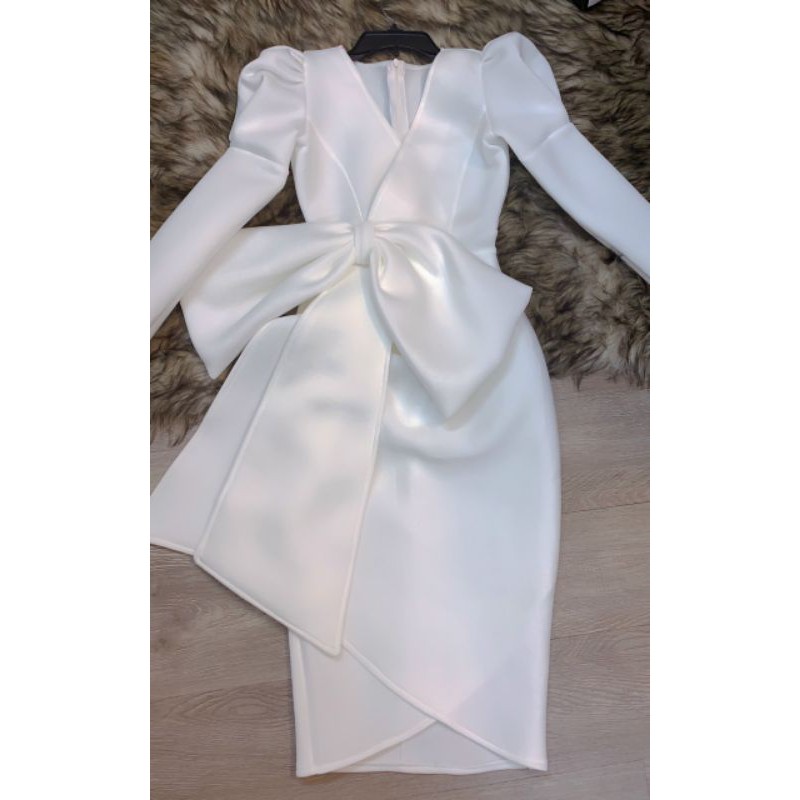 Đầm du tiêc body tay dài vat xéo nơ to  anh thât