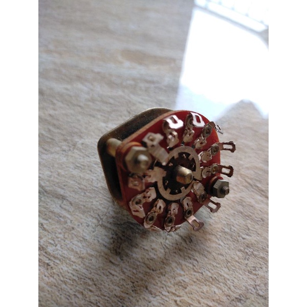 selector made in england 2 pole 4 điểm