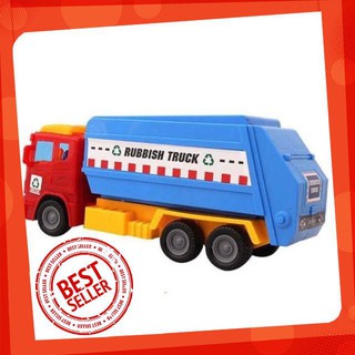 Xe chạy đà chở rác
