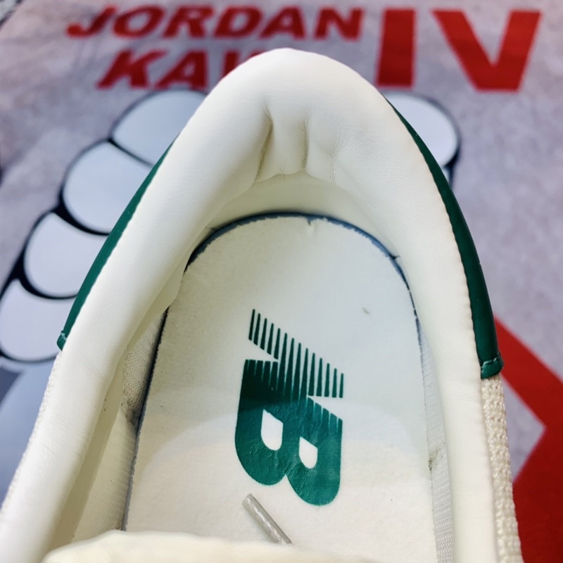 Giày thể thao sneaker cổ thấp New Balance CRT 300 2.0  Hàng SC