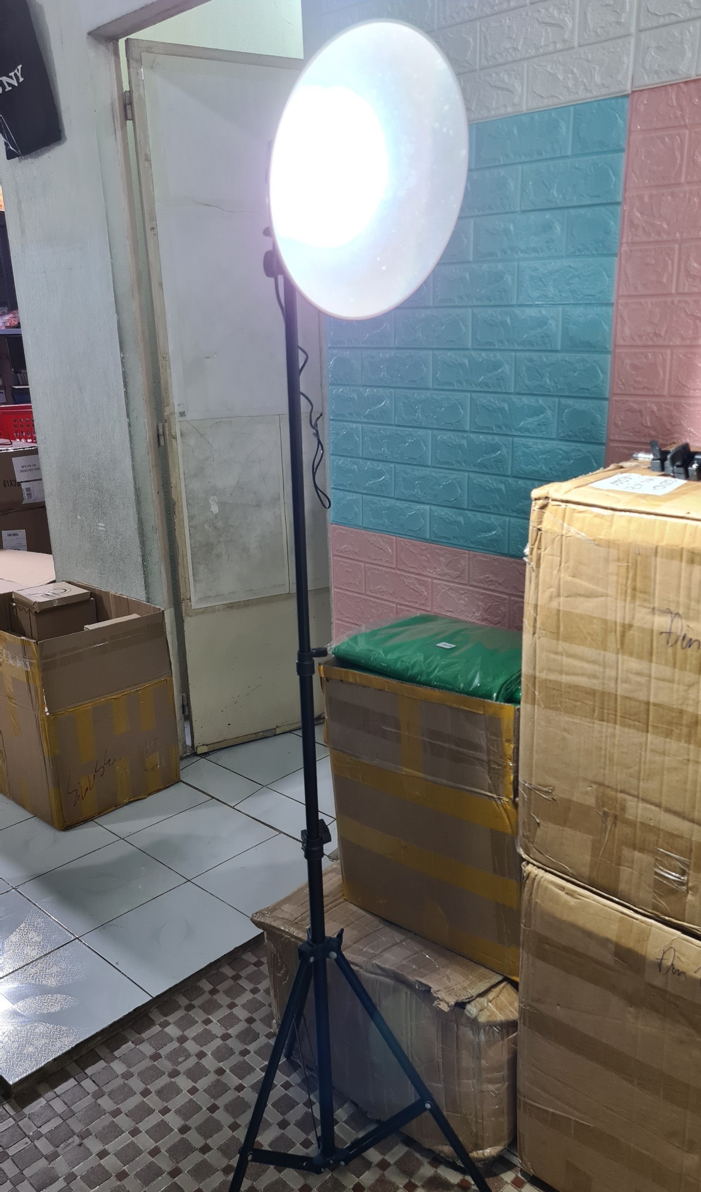 ĐÈN SPA LIVE PHA TẢN NHIỆT NHÔM STUDIO CHÂN ĐỨNG TĂNG GIẢM CHIỀU CAO 2M