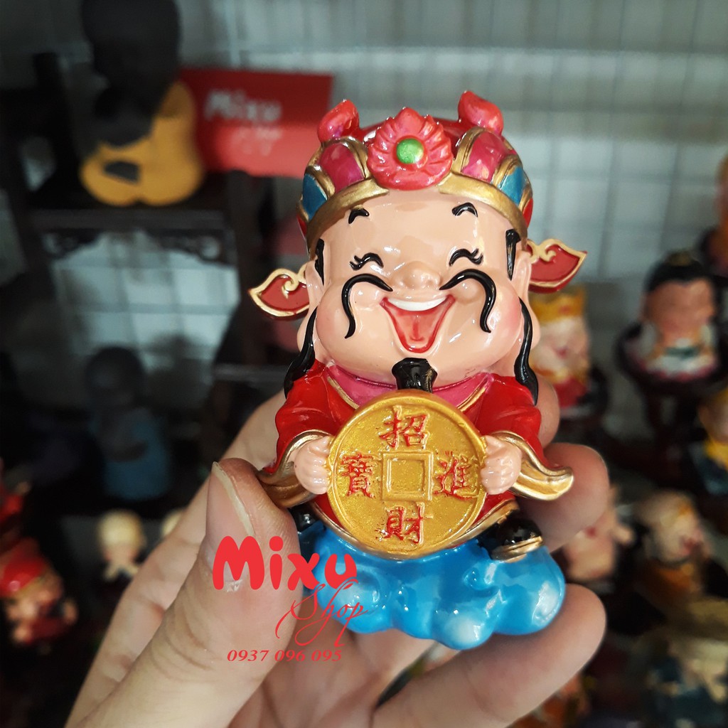 TƯỢNG CHIBI THẦN TÀI CẦM ĐỒNG TIỀN VÀNG 7.5CM