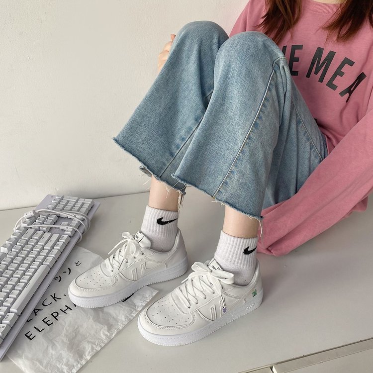 Giày Sneakers Da Pu Màu Trắng In Họa Tiết Hoạt Hình | BigBuy360 - bigbuy360.vn