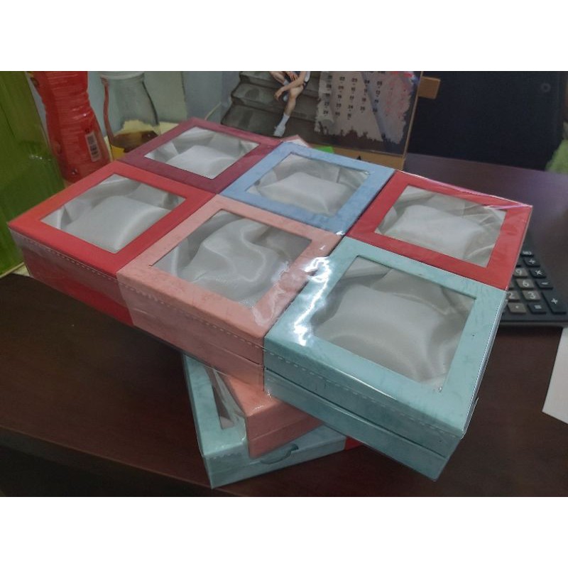 12 hộp vòng trang sức