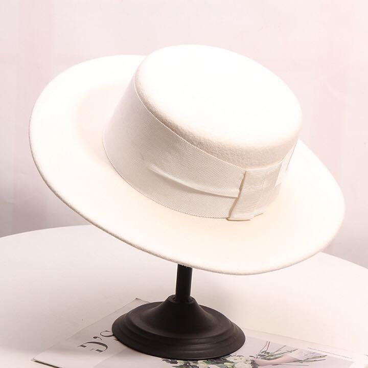 Mũ Dạ Tròn Tag Chữ Siêu Sinh