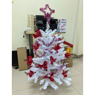 Cây thông Noel màu trắng có trang trí lá phong đỏ và trái phong đỏ, cao 90cm-1m. Noelthong90