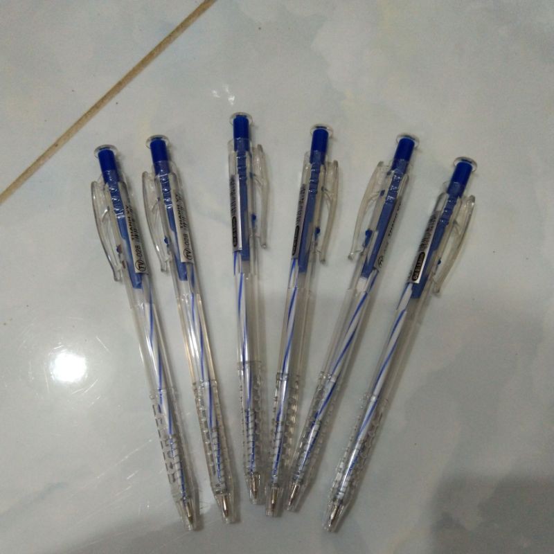 Bút bi rẻ mực ngẫu nhiên