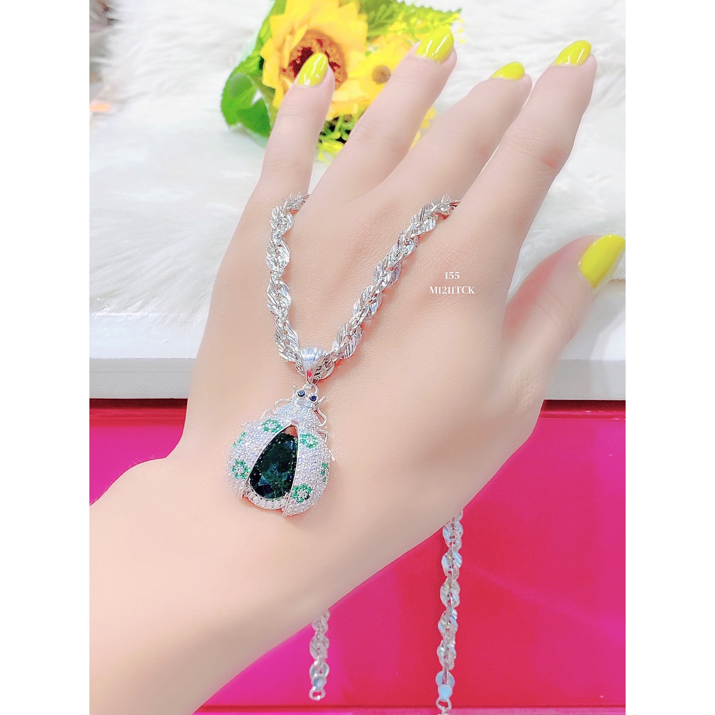 Mặt dây chuyền nữ UHA mạ vàng 18K kiểu dáng sang trọng M1211
