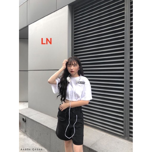 LN12 Áo croptop lô gô nhỏ