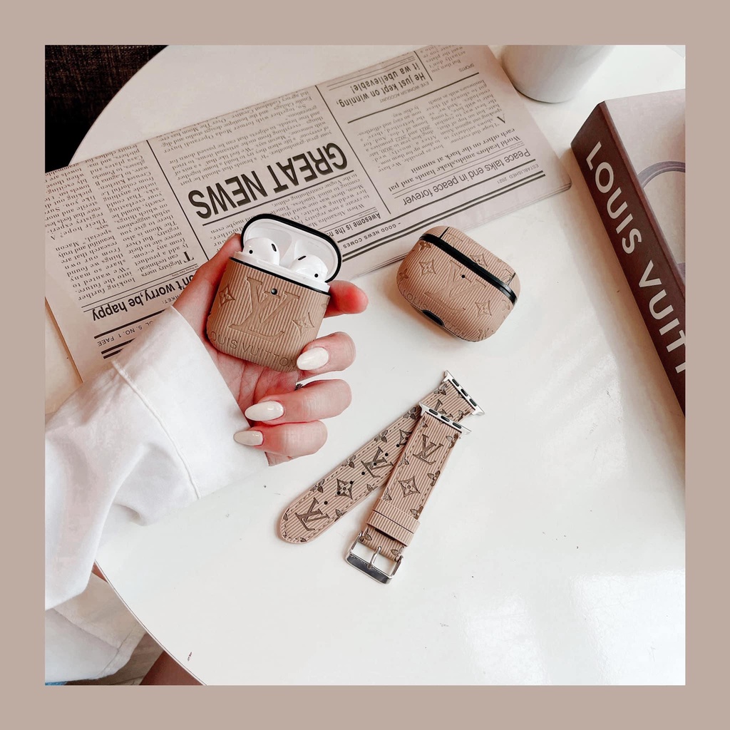 Ốp L.V viền vàng kèm cài thẻ màu nâu tây iphone 7plus/8plus/X/Xs/Xsmax/11/11promax/12/12pro/12promax/13/13pro/13promax