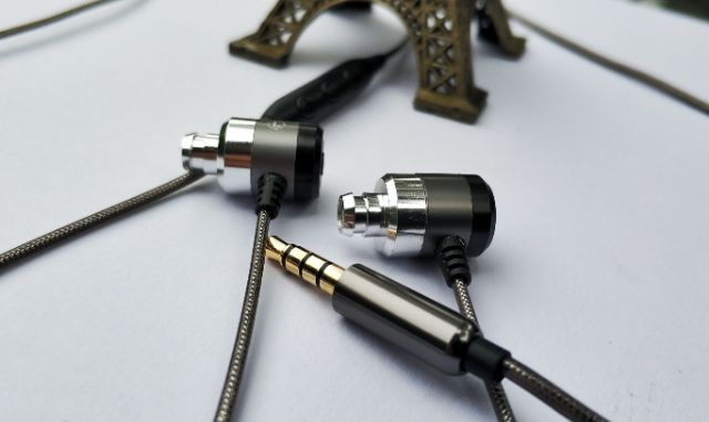 Tai nghe Thủ công HK Ear X3, Có mic, Chi tiết cao