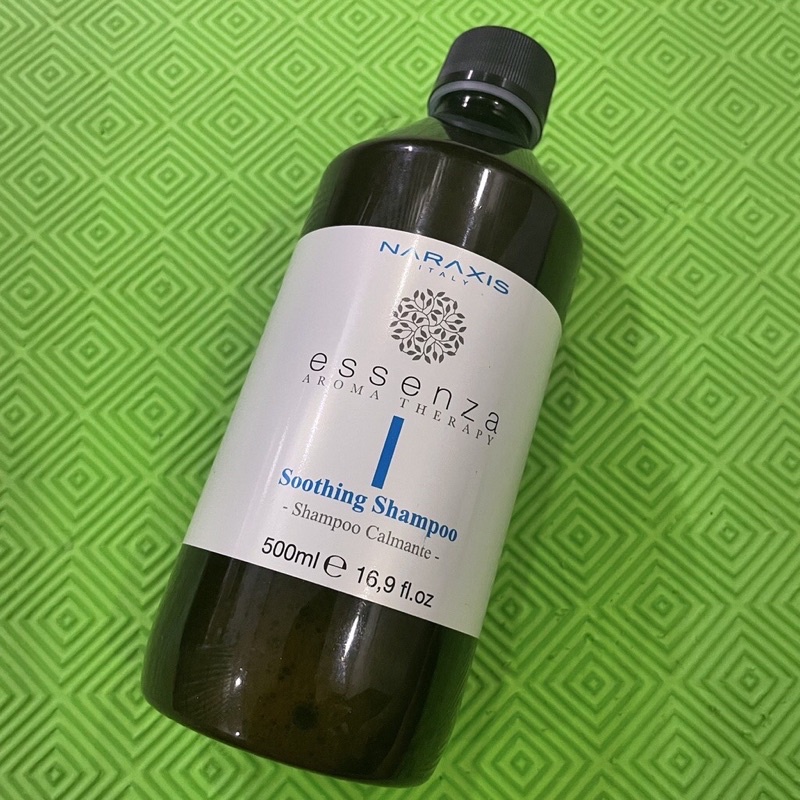 Dầu gội làm sạch, giảm ngứa rát, mụn đỏ trên da đầu Naraxis Essenza Aroma Therapy Soothing Shampoo 500ml