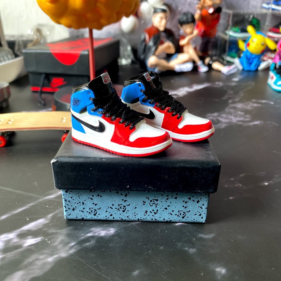 Móc Khóa Giày Jordan Fearless UNC Chicago - Mô Hình Giày Sneaker Mini