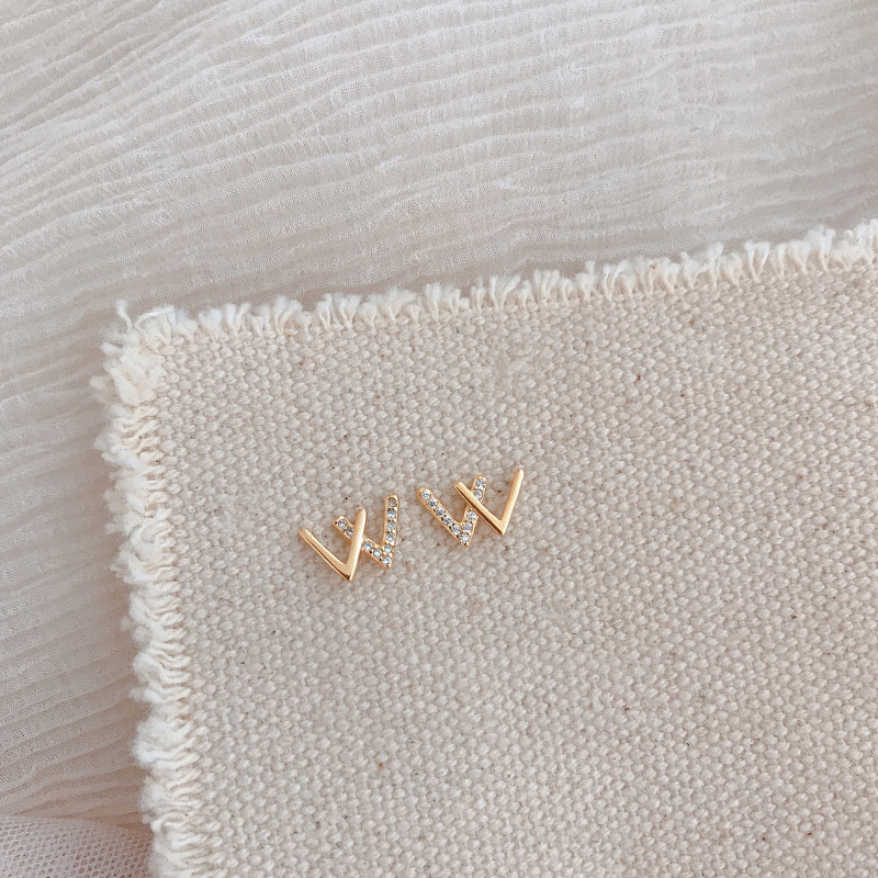 Khuyên tai chữ W đính đá zircon phong cách Hàn Quốc cho nữ