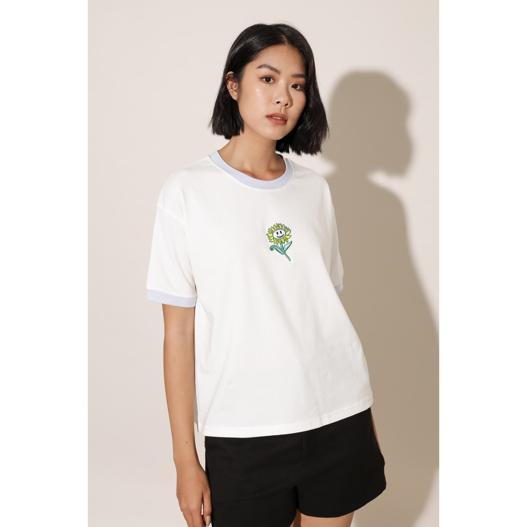 [Quà tặng] Áo thun ngắn tay thêu hình thời trang GAGO smile flower embroider t-shirt màu trắng GA3240