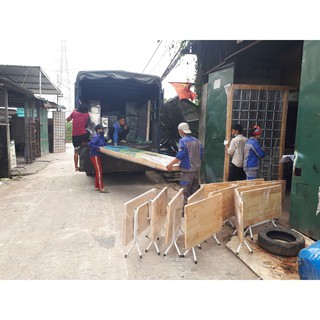Bàn cho trẻ mặt gỗ chân sắt