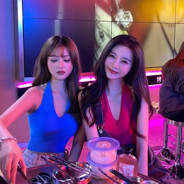 Áo kiểu U GONNA S dệt kim cổ yếm chữ V siêu mềm mại nhiều màu sắc tùy chọn phong cách cổ điển thể thao dành cho nữ