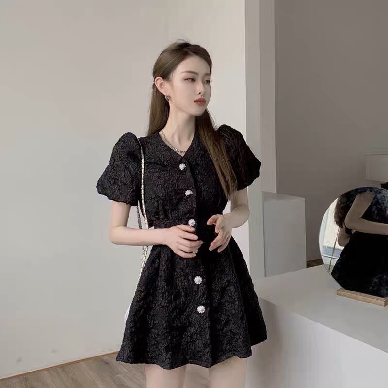 Váy cổ V hở lưng họa tiết dập nổi cúc đá hàng thiết kế