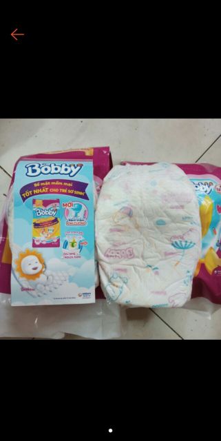 Tả dán huggies NB_100 miếng cho bé sơ sinh dưới 6 kg