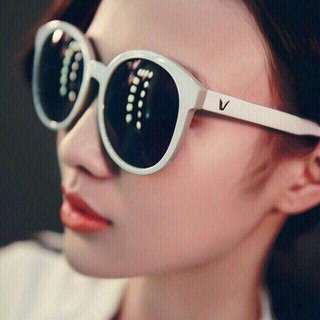 MẮT KÍNH V VIỀN TRẮNG CỰC HOT