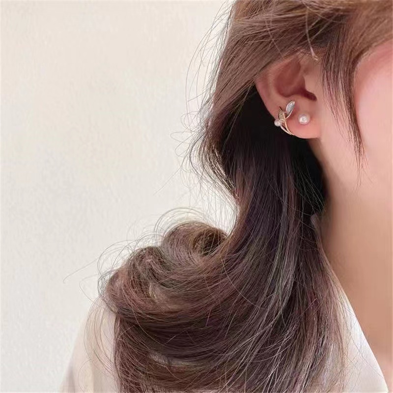 Bông Tai Hình Lá Đính Ngọc Trai Thời Trang Xuân Hè 2022 Dành Cho Nữ