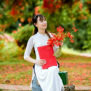 Áo dài trắng sinh viên