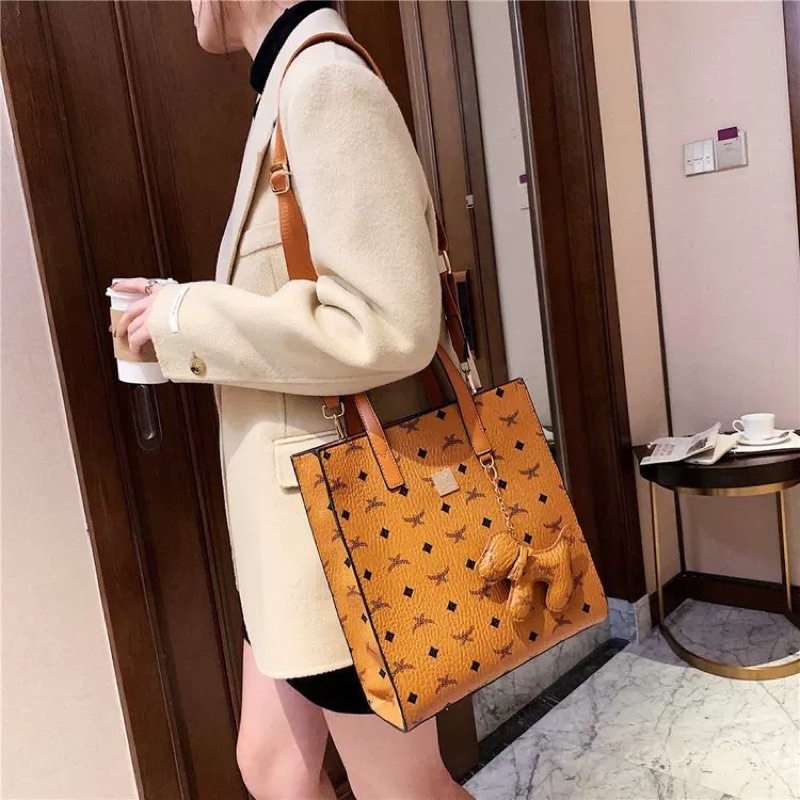Túi tote phong cách xMCMx Klassik Tote In Visetos Cognac