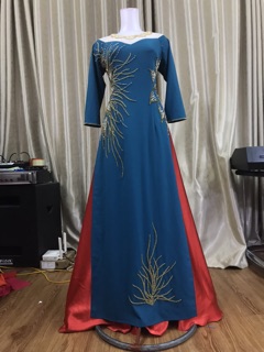 Áo dài mẹ xanh cổ vịt đính pha lê