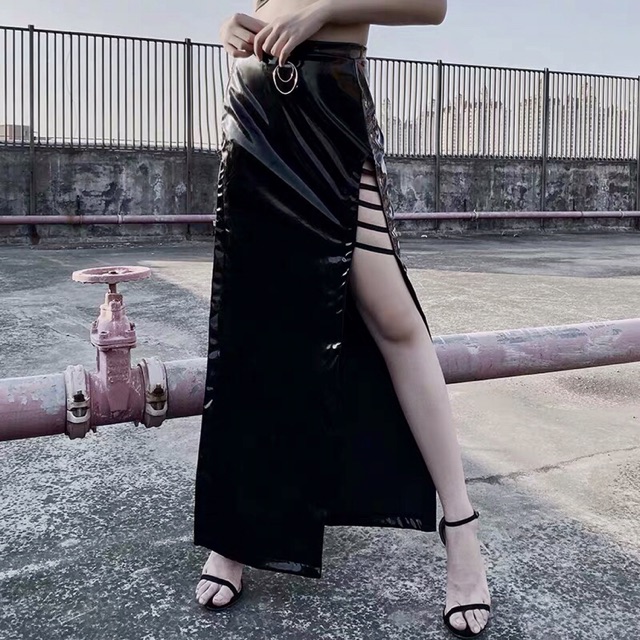 Set da PU bóng dài xẻ tà Gothic