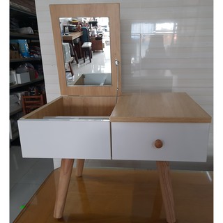 Bàn trang điểm mini
