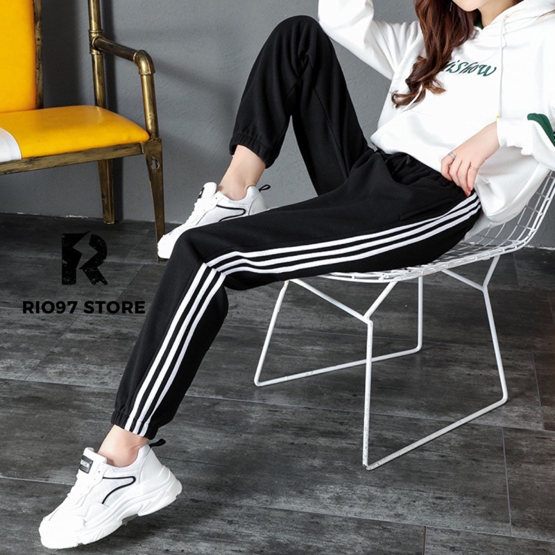 Quần Jogger 3 Sọc Trơn Basic Ống Rộng Nam Nữ Style Fashion Năng Động Thể Thao RIO97 STORE