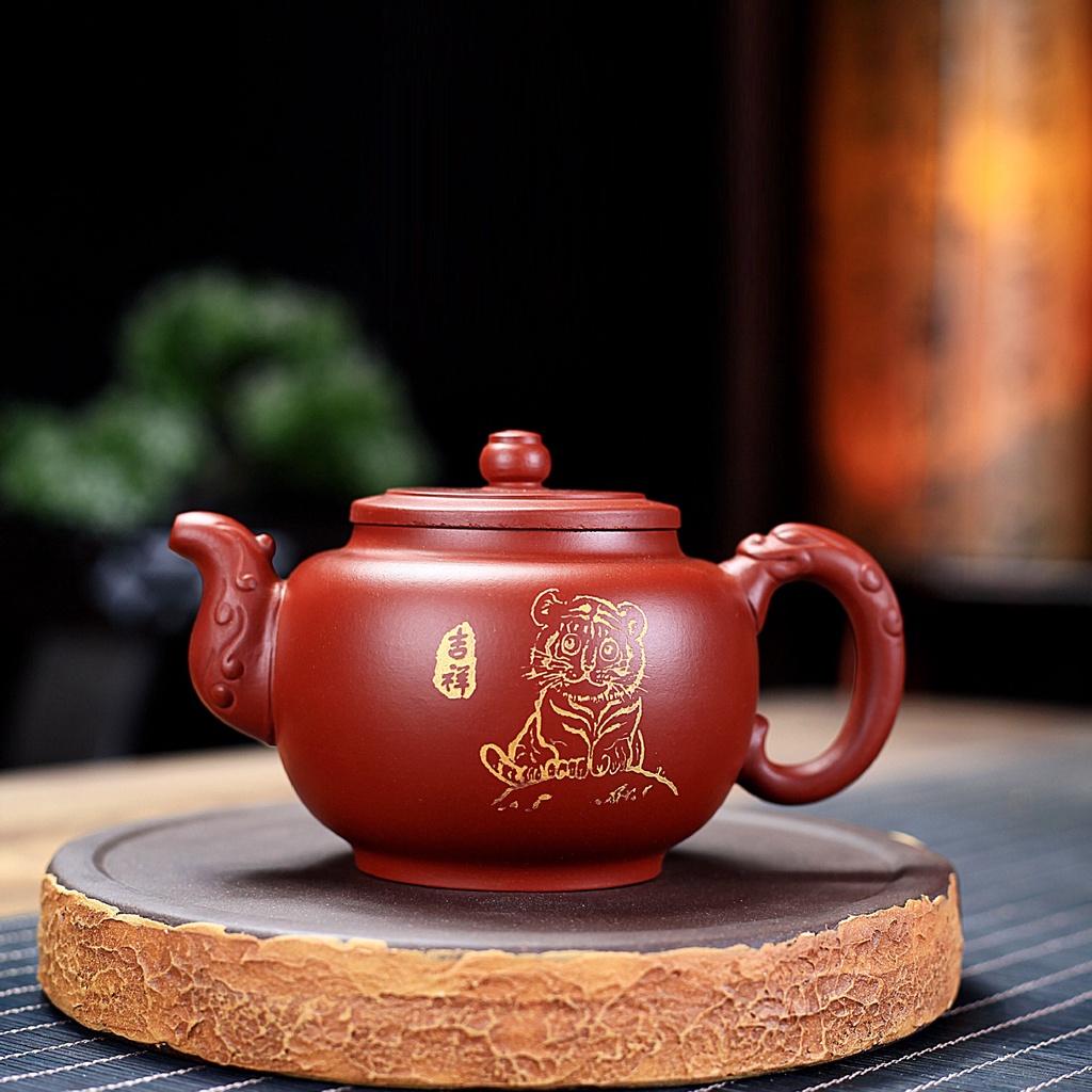 Ấm Tử Sa Nghi Hưng Manh Hổ Hiến Thụy 310 ml (Đại Hồng Bào)