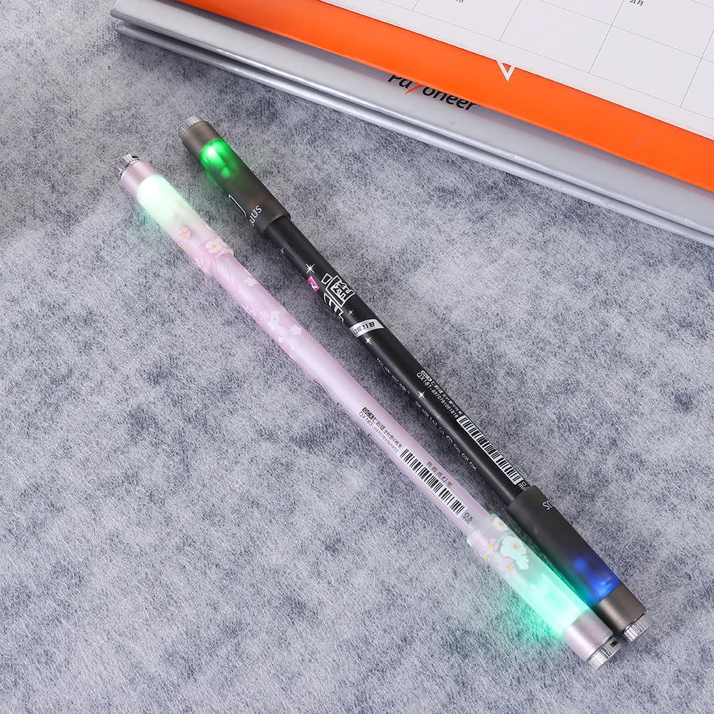Bút Xoay Có Đèn LED Giúp Giảm Căng Thẳng