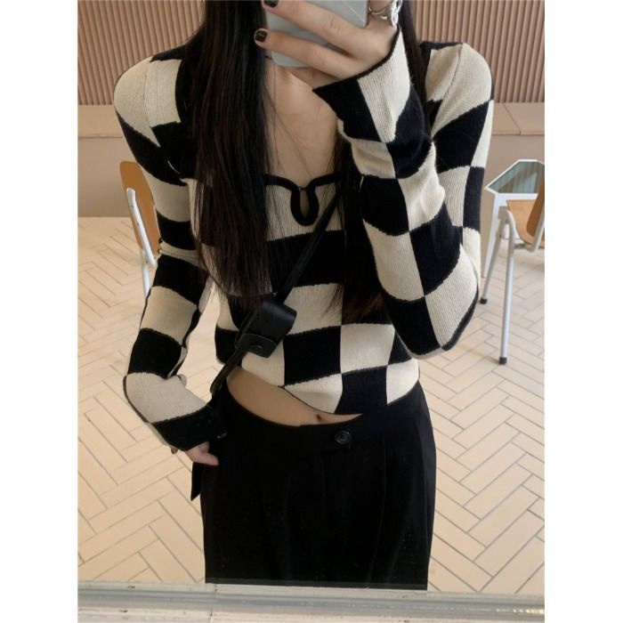Áo len tay dài họa tiết kẻ sọc phong cách Hàn Quốc