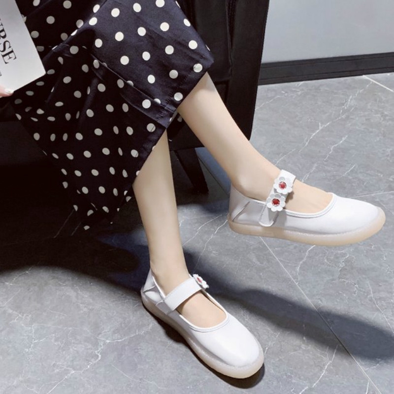 IELGY Soft bottom flat shoes women small fresh cute round head Velcro comfortable casual shoes