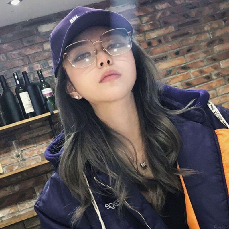 Mắt kính gọng vuông bản to cá tính