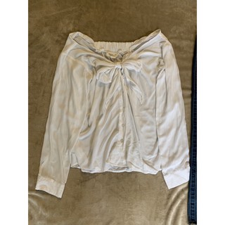áo sơ mi trăng h&m + quần bò mango sz S
