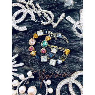 Khuy cài áo đá Gucci nhiều màu