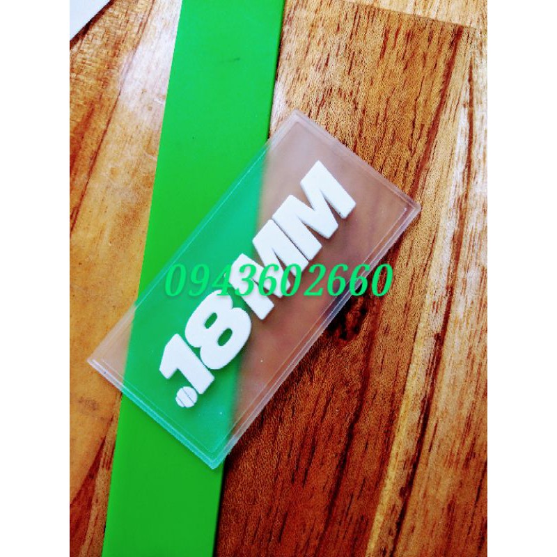 Ít nhất 500 cái). Tag nhựa dẻo, logo cao in theo yêu cầu may áo, balo, mũ nón