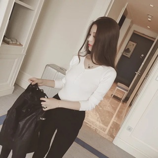 Áo len tăm cổ tim
