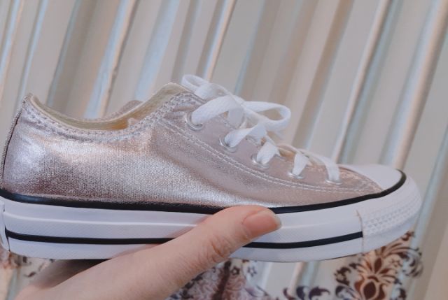 Giày thể Converse hàng công ty sz 37. Đc tặng nên sale giá hạt rẻ