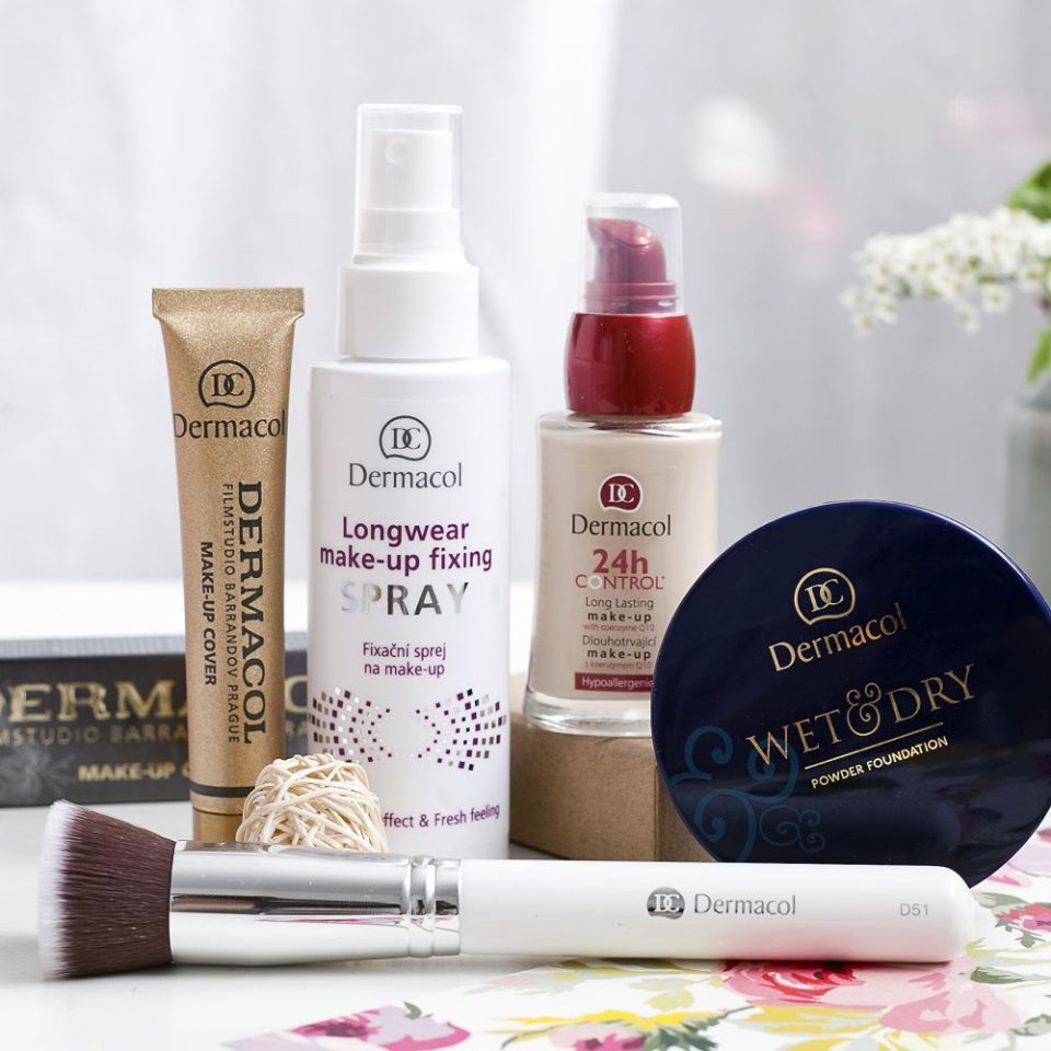 Xịt khoá nền bảo vệ lớp trang điểm Dermacol Longwear Make-up Fixing Spray[Tặng kem che khuyết điểm Dermacol kèm theo] | BigBuy360 - bigbuy360.vn