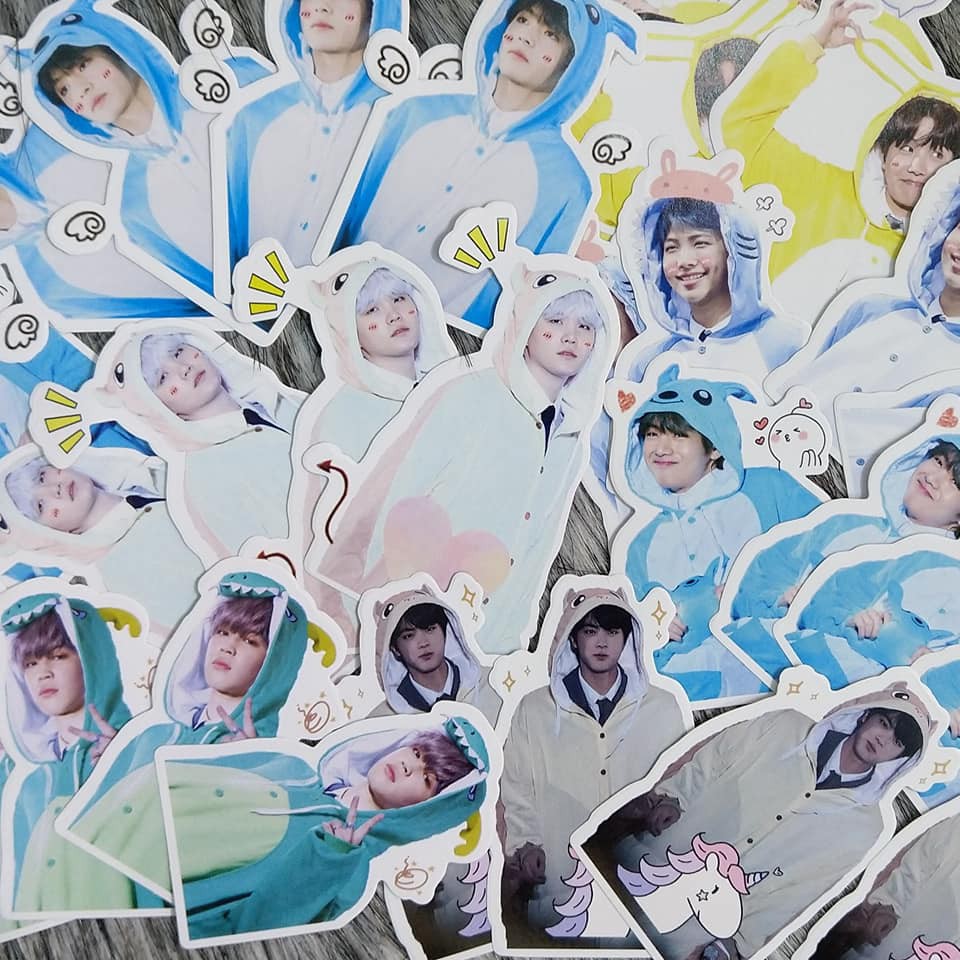Set 7 sticker dán điện thoại, laptop BTS WTour, Muster