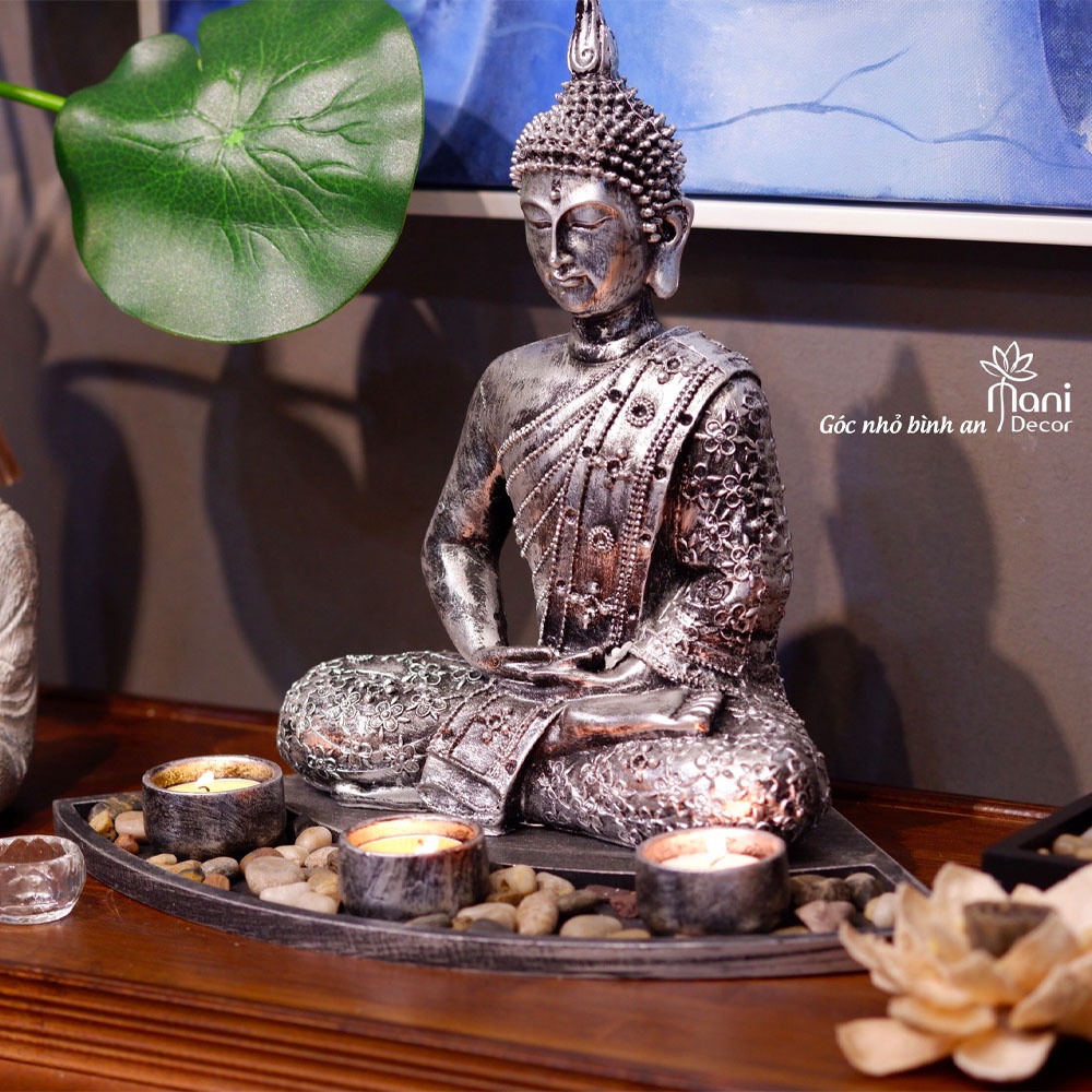 Tượng phật thiền định kèm đế nến tặng 3 cốc nến bơ - Mani Decor