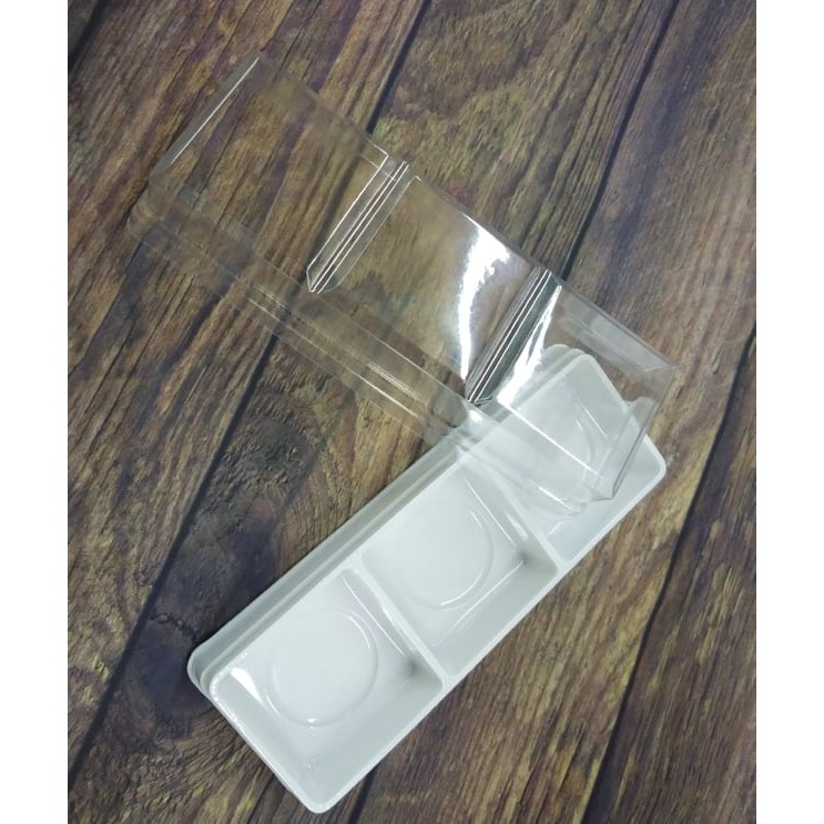 Combo 100 Hộp Nhựa Đựng Bánh 3 Ngăn Đế Trắng ( Kích thước mỗi ngăn 5x5cm x cao 4.8 cm, đựng bánh 50 gram)