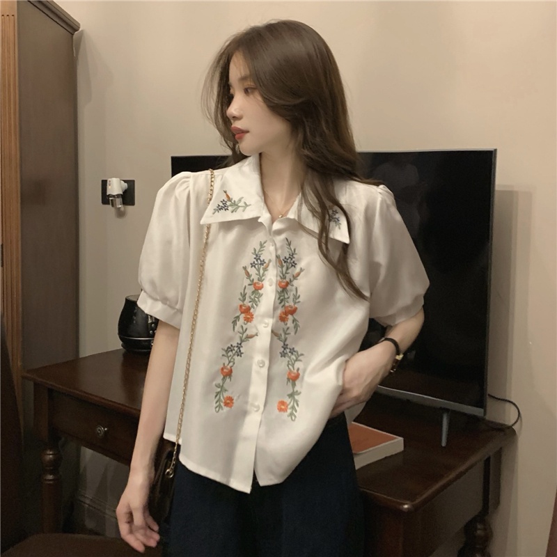 Áo sơ mi nữ thêu hoa tay bồng nhẹ nhàng