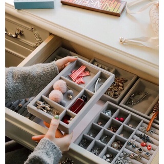 Khay đựng trang sức bằng nhung màu ghi xám khay trưng bày charm Pan - nhungsophie