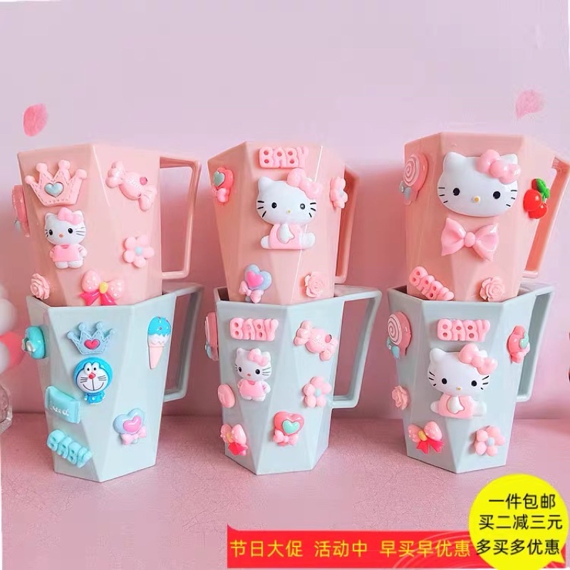 ly uống nước hello kitty ,đã xinh thì uống nc cũng phải xinh nha các nàng ( hàng oder có sau 1-2 tuần )