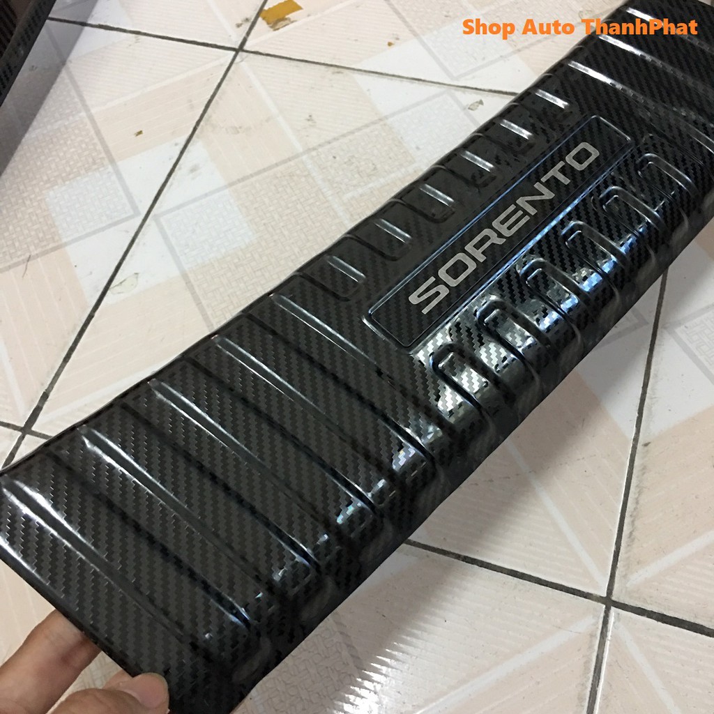 Ốp chống trầy cốp CARBON xe Kia Sorento 2021 cacbon cao cấp